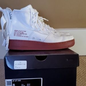 Nike SF AF1 MID IVORY MARS STONE. SIZE 8
